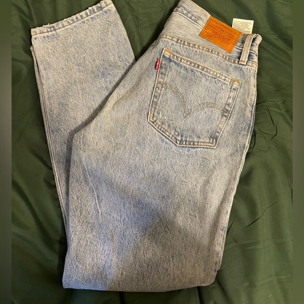 Levi 501 light wash size 29 waist 28 width